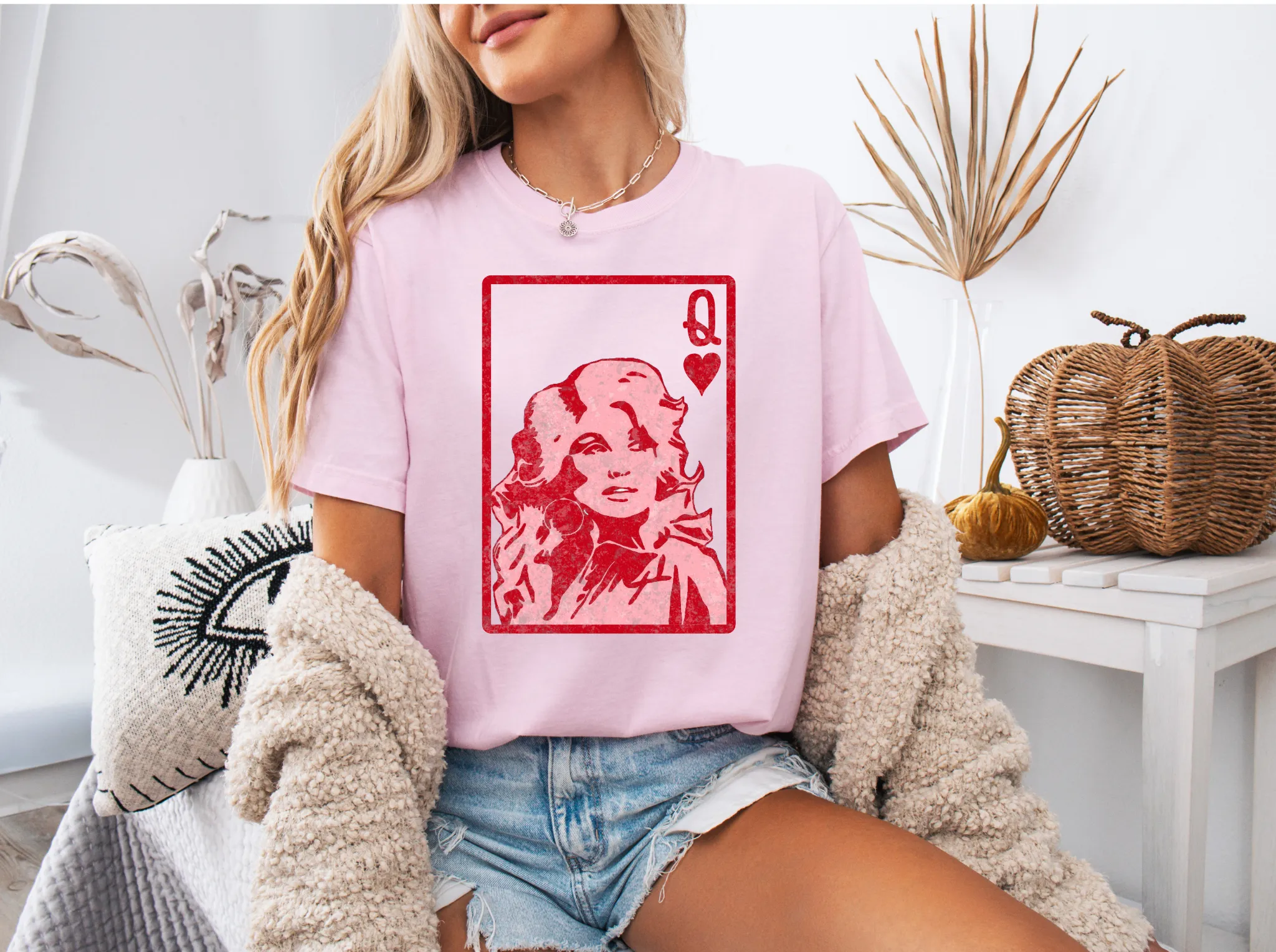Queen Dolly Graphic Tee